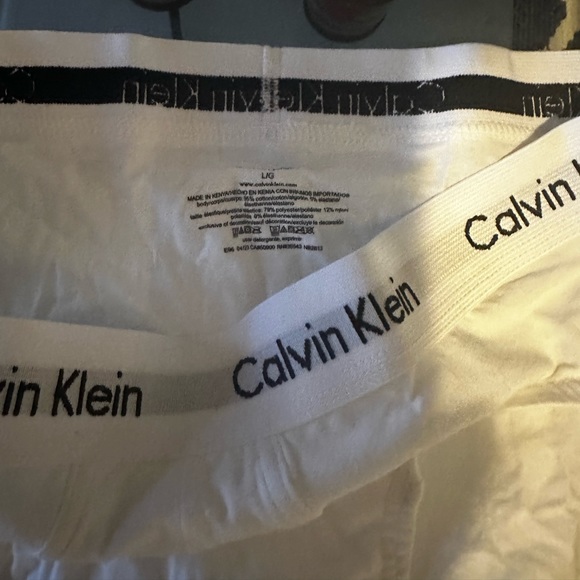 New Calvin Klein - Picture 4 of 8